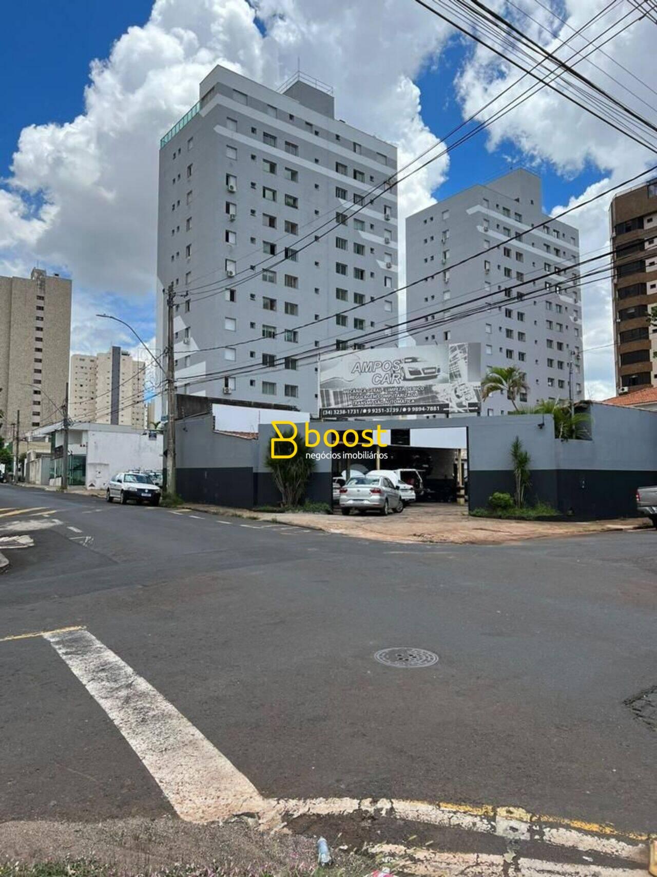 Apartamento com 3 quartos, 142 m², à venda por R$ 850.000 - Centro - Uberlândia/MG, foto 2