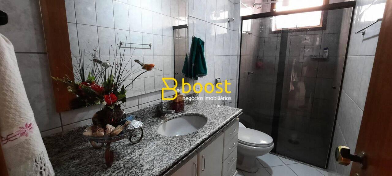 Apartamento com 3 dormitórios à venda, 136 m² por R$ 490.000 - Saraiva - Uberlândia/MG, foto 4