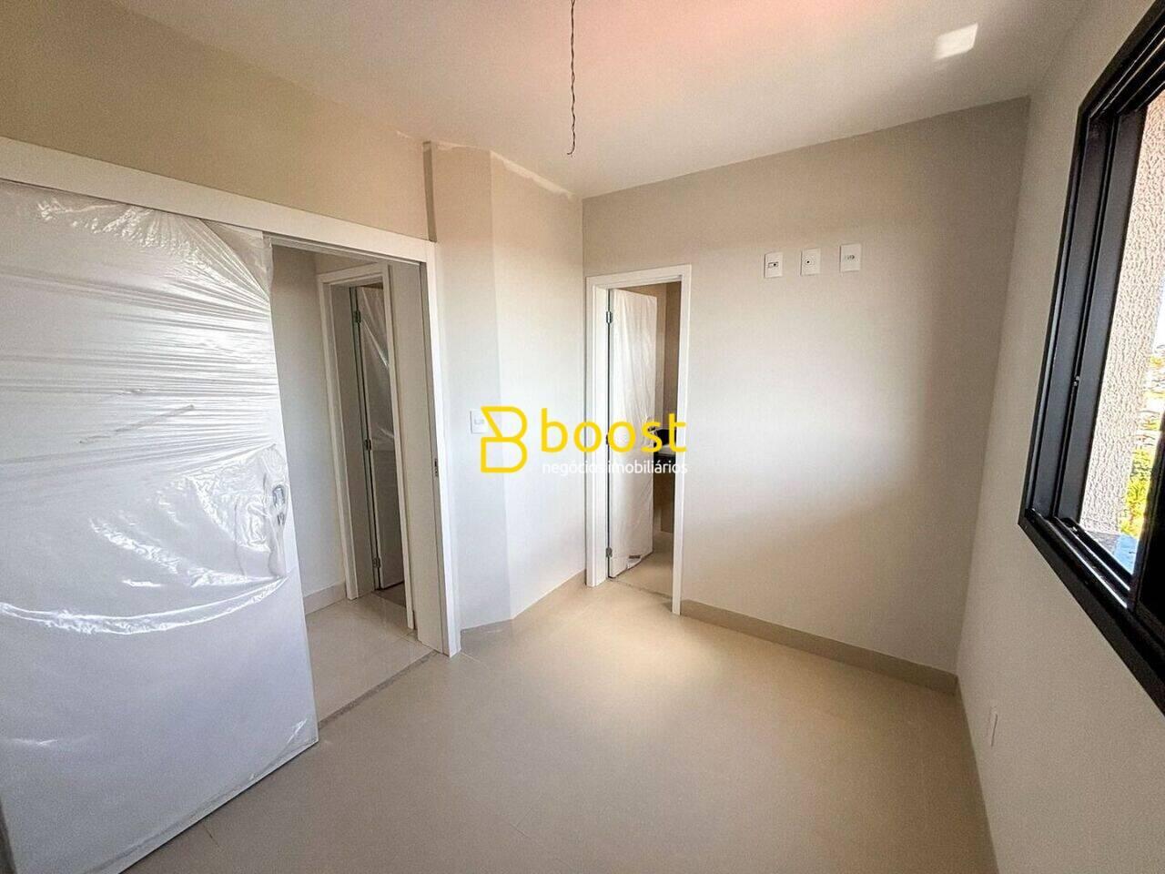 Apartamento com 2 quartos, 64 m², à venda por R$ 470.000 - Santa Mônica - Uberlândia/MG, foto 2