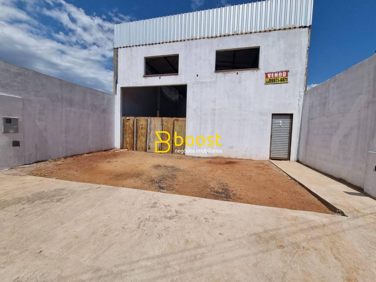 Barracão à venda, 230 m² por R$ 700.000 - Tubalina - Uberlândia/MG