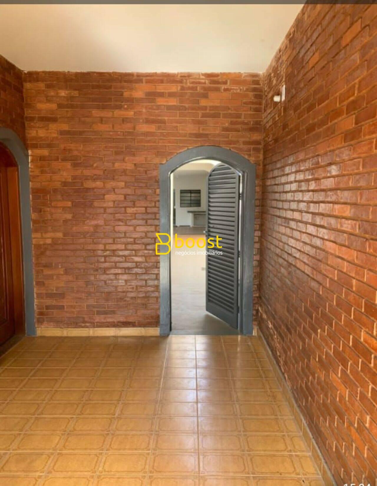 Casa com 5 quartos, 300 m², à venda por R$ 1.200.000 - Nossa Senhora Aparecida - Uberlândia/MG, foto 2