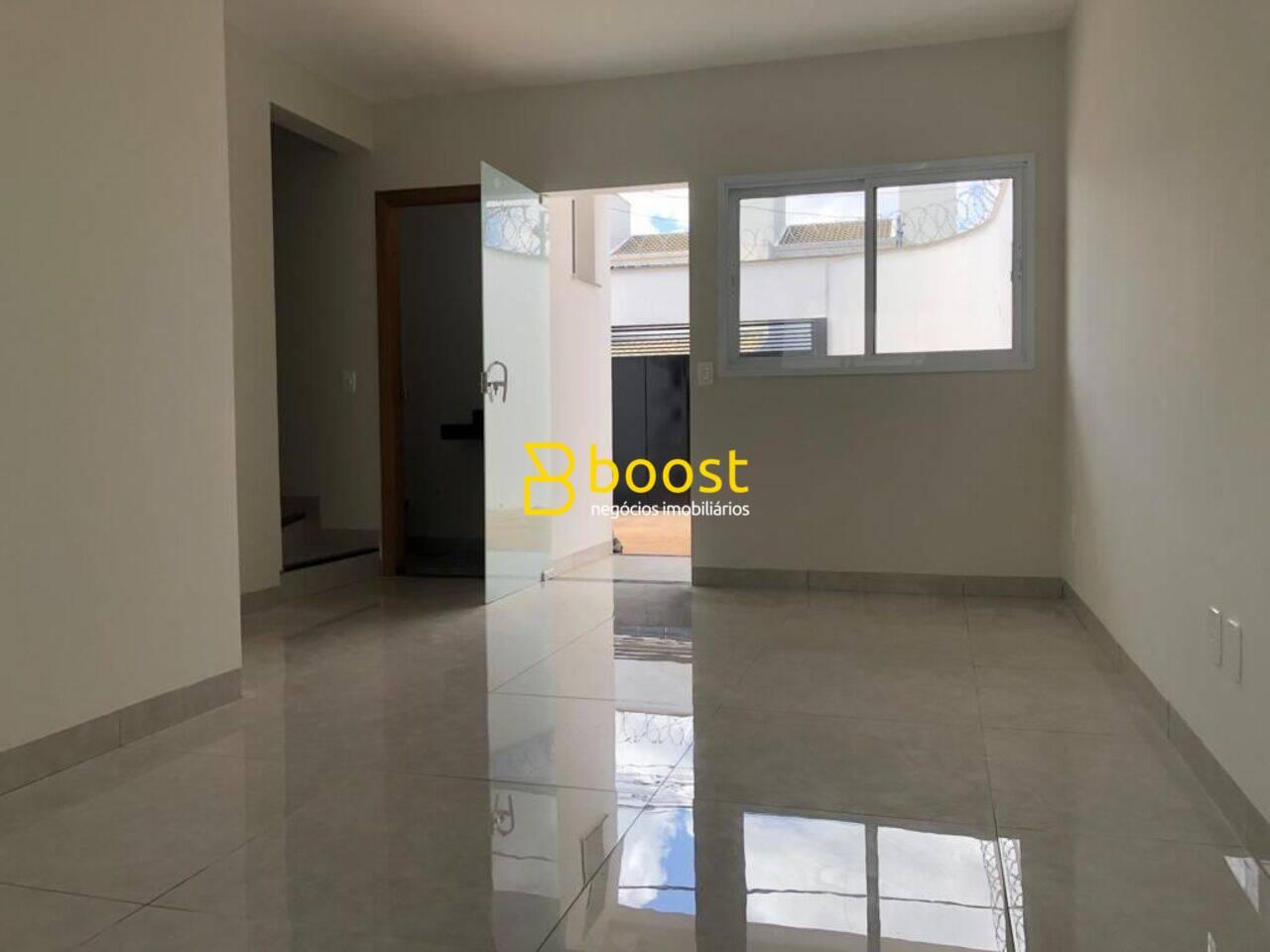 Casa com 2 dormitórios à venda por R$ 360.000,00 - Novo Mundo - Uberlândia/MG, foto 2