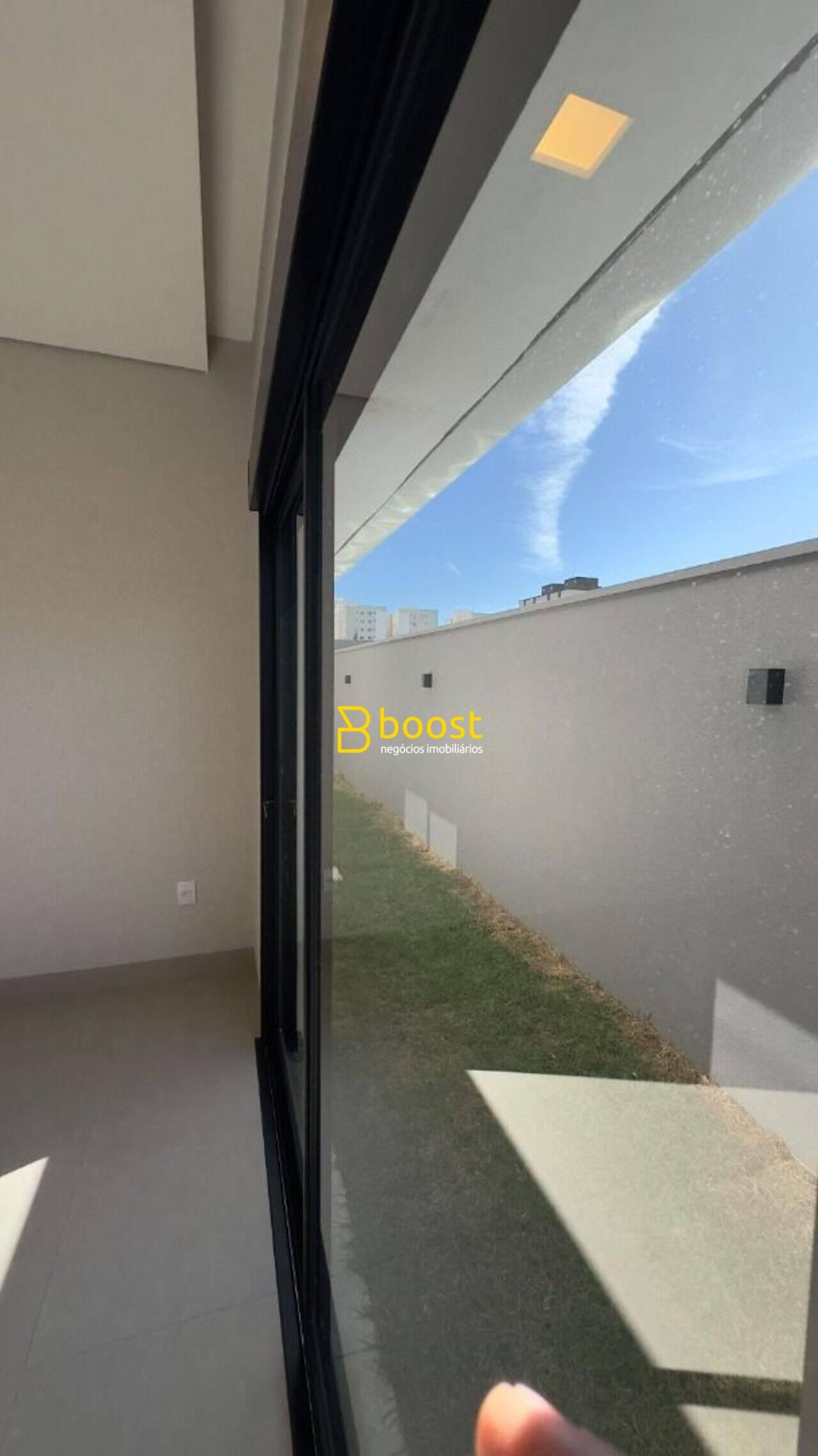 Casa com 3 dormitórios à venda, 252 m² por R$ 2.570.000,00 - Condomínio Arts - Uberlândia/MG, foto 4