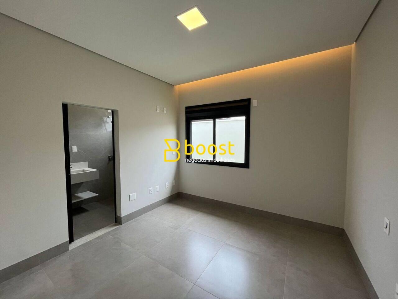 Casa com 3 dormitórios à venda, 221 m² por R$ 2.300.000,00 - Condomínio Alphaville 1 - Granja Marileusa - Uberlândia/MG, foto 3