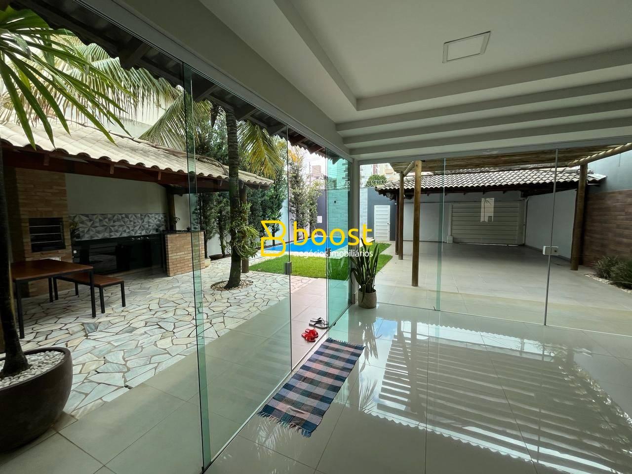 Casa com 3 dormitórios à venda, 280 m² por R$ 1.050.000,00 - Santa Mônica - Uberlândia/MG