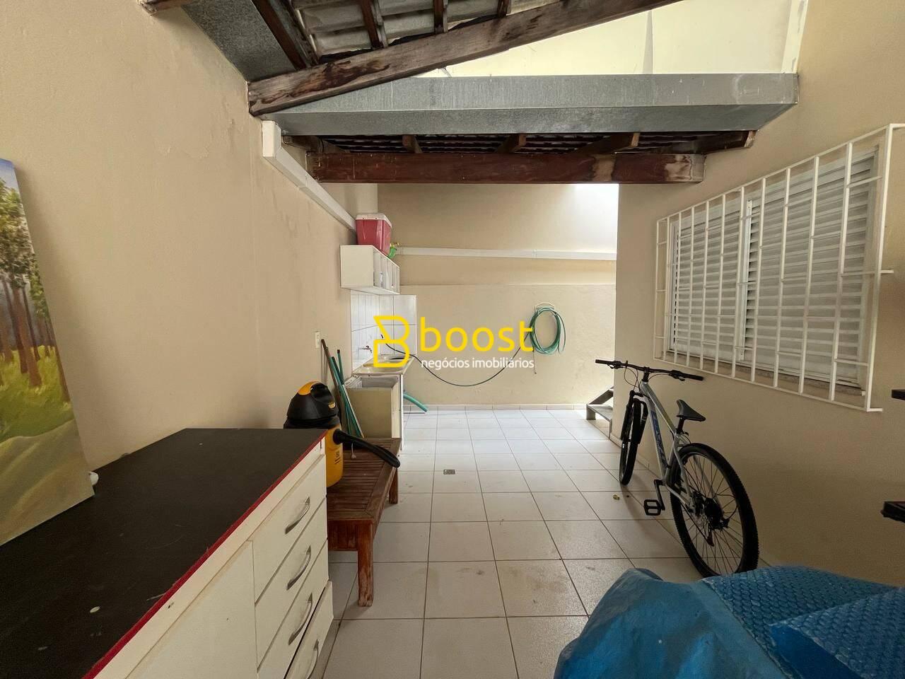 Casa com 3 dormitórios à venda, 280 m² por R$ 1.050.000,00 - Santa Mônica - Uberlândia/MG, foto 4