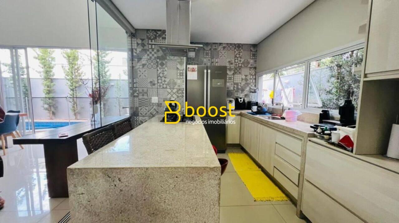 Casa com 3 dormitórios à venda, 250 m² por R$ 2.300.000,00 - Jardins Gênova - Uberlândia/MG, foto 2