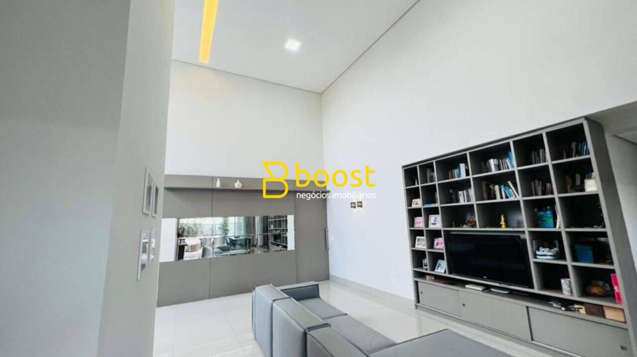 Casa com 3 dormitórios à venda, 250 m² por R$ 2.300.000,00 - Jardins Gênova - Uberlândia/MG, foto 4