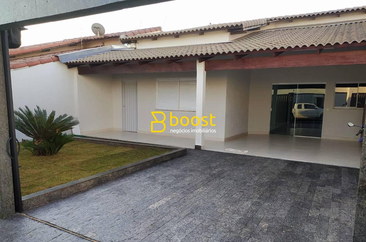 Casa com 3 quartos, 180 m², à venda por R$ 890.000 - Jardim Botânico - Uberlândia/MG