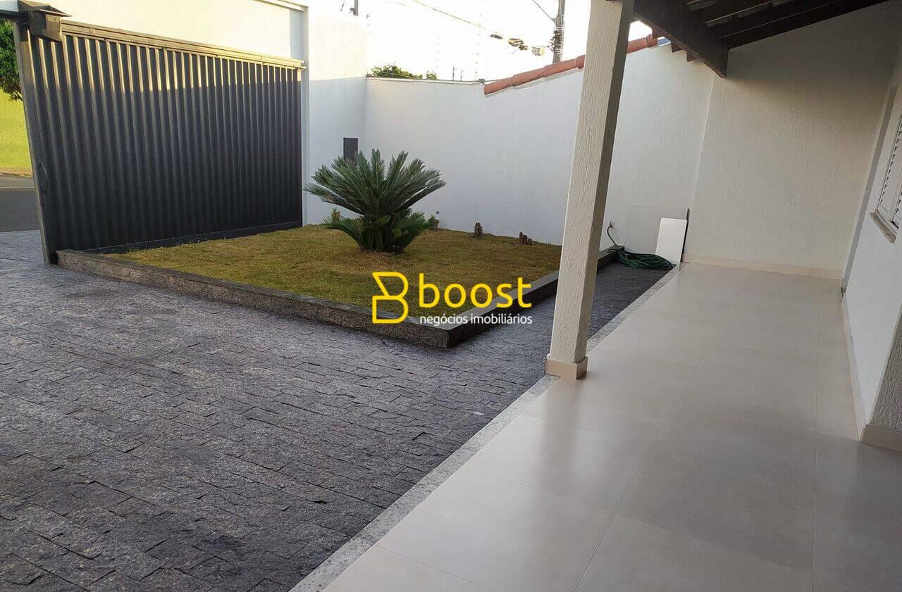 Casa com 3 quartos, 180 m², à venda por R$ 890.000 - Jardim Botânico - Uberlândia/MG, foto 2