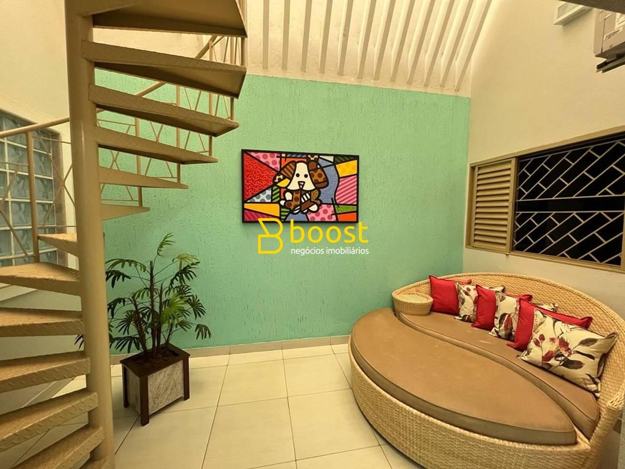 Casa com 3 quartos, 300 m², à venda por R$ 1.150.000 - Santa Mônica - Uberlândia/MG