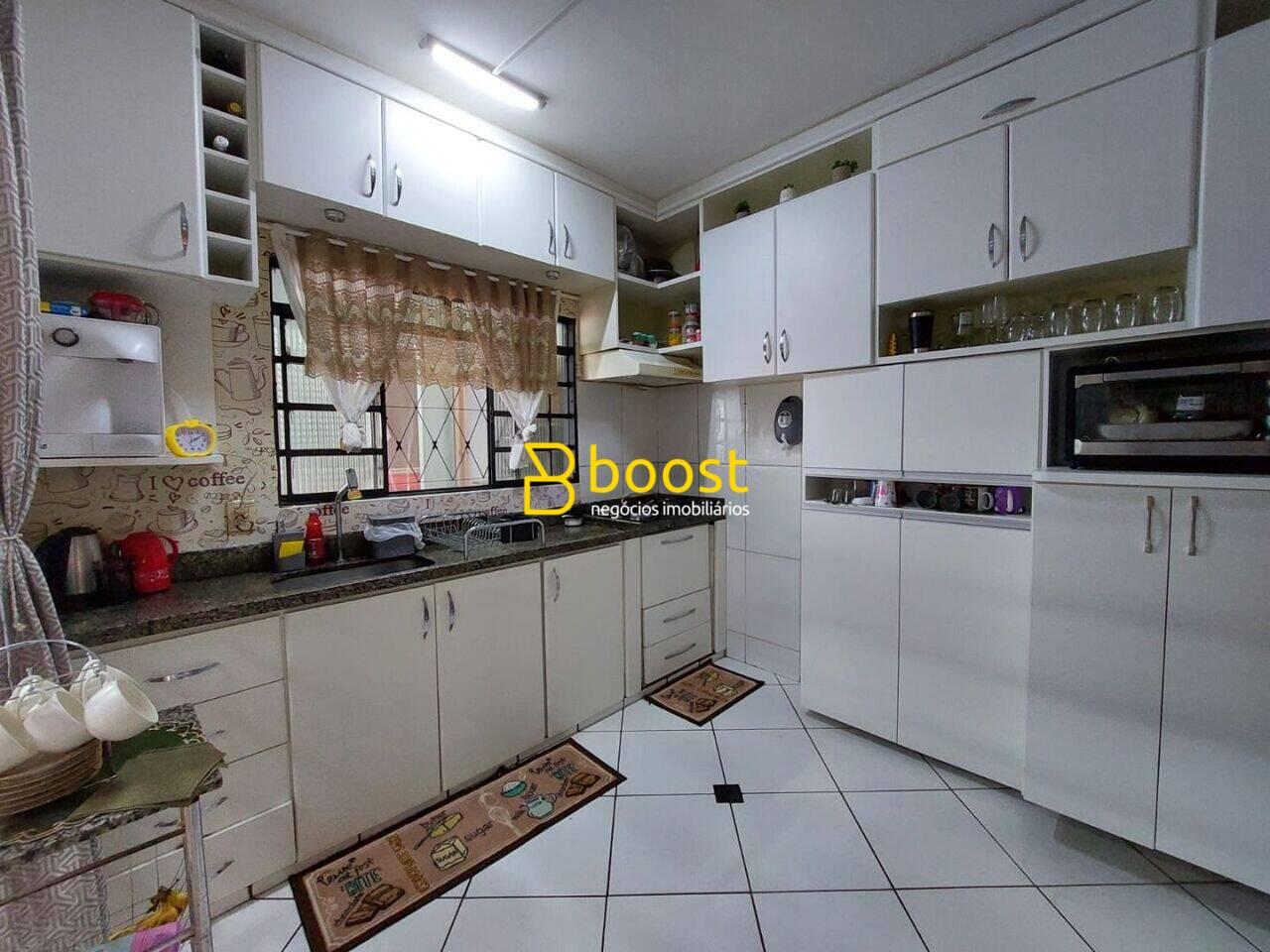 Casa com 3 quartos, 208 m², à venda por R$ 650.000 - Planalto - Uberlândia/MG, foto 4