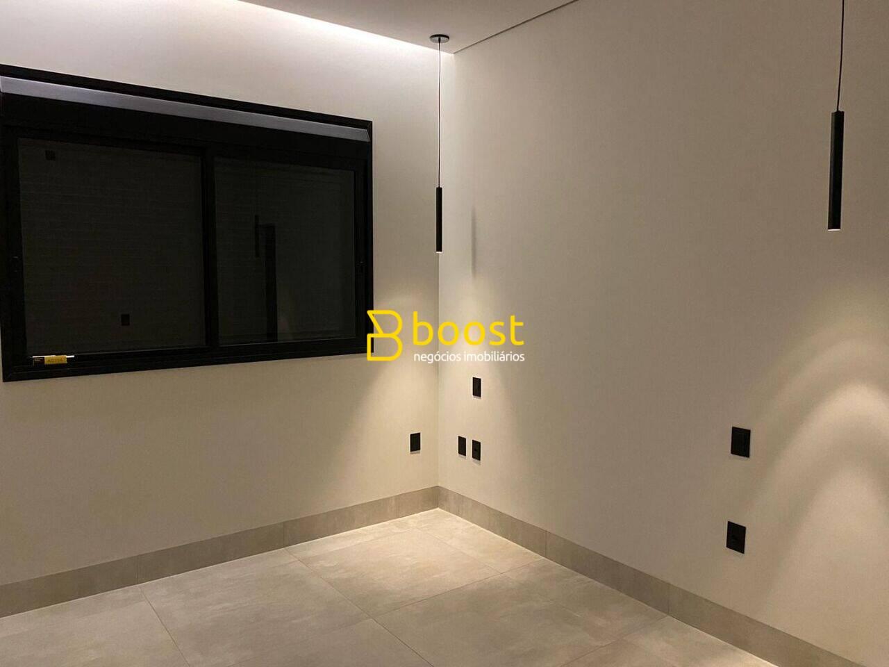 Casa com 3 quartos, 209 m², à venda por R$ 2.100.000 - Varanda Sul - Uberlândia/MG, foto 4
