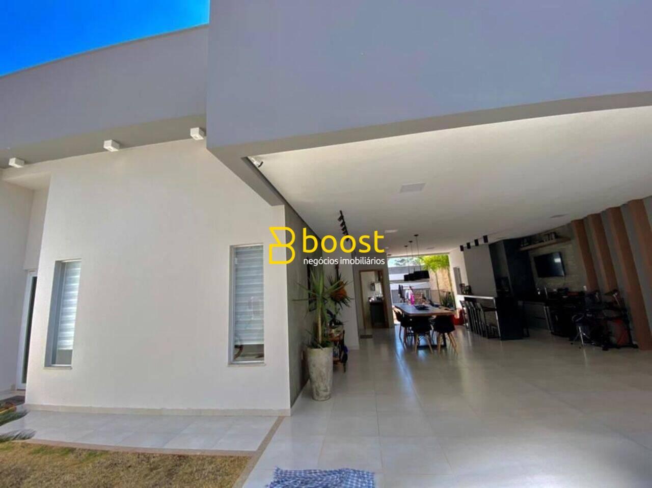 Casa com 3 dormitórios à venda, 200 m² por R$ 1.157.894,74 - Novo Mundo - Uberlândia/MG, foto 2