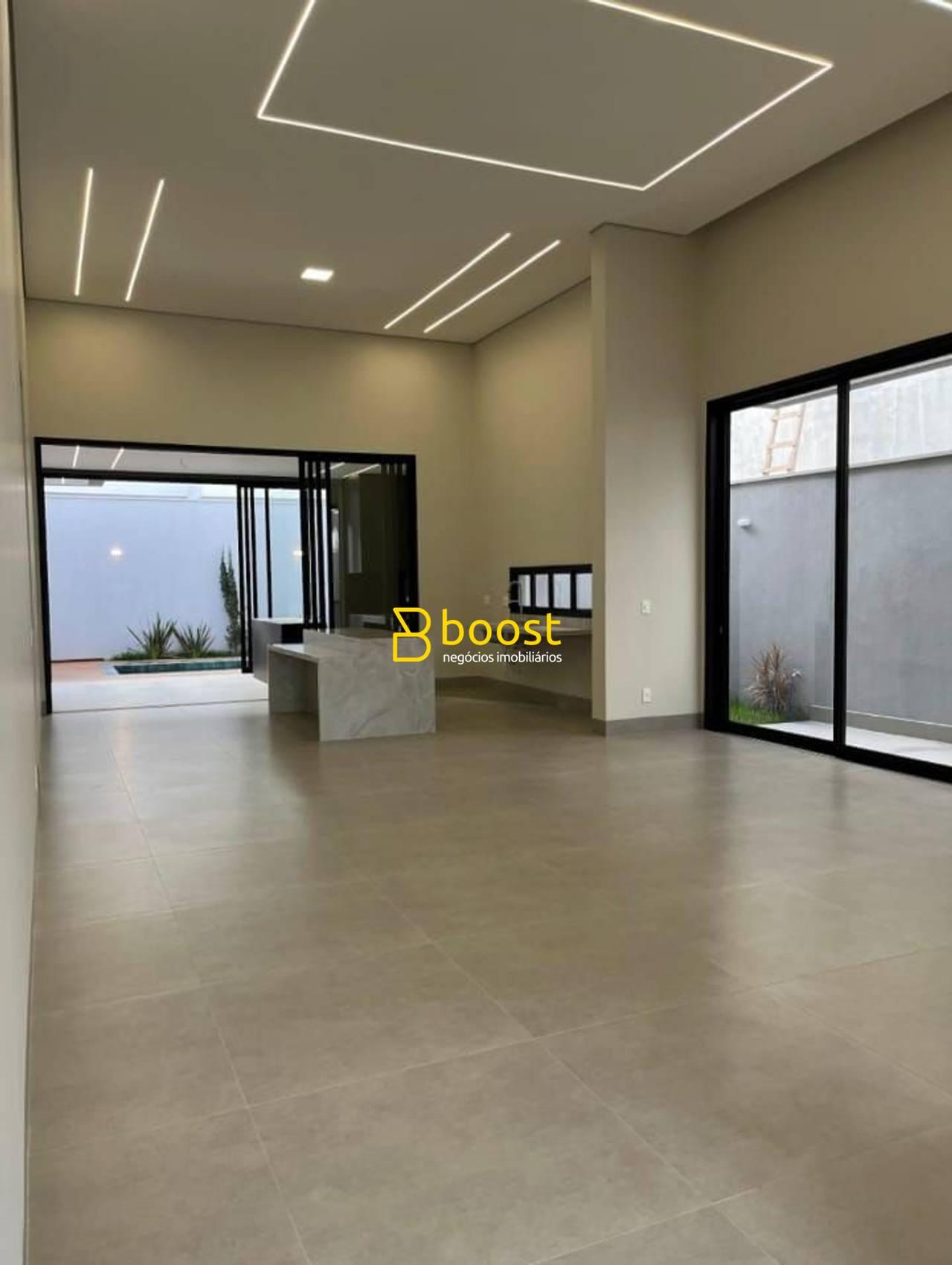 Casa com 3 quartos, 244 m², à venda por R$ 2.900.000 - Jardim Versailles - Uberlândia/MG