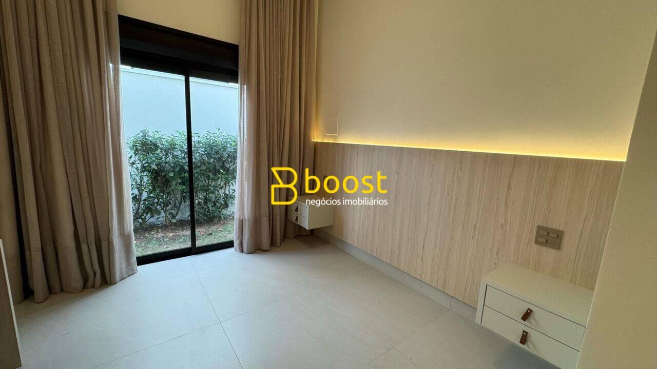 Casa com 3 dormitórios à venda, 265 m² por R$ 3.200.000,00 - Jardim Versailles - Uberlândia/MG, foto 4