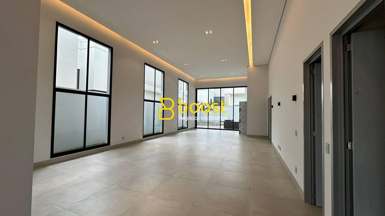 Casa com 4 dormitórios à venda, 270 m² por R$ 3.000.000,00 - Jardim Versailles - Uberlândia/MG
