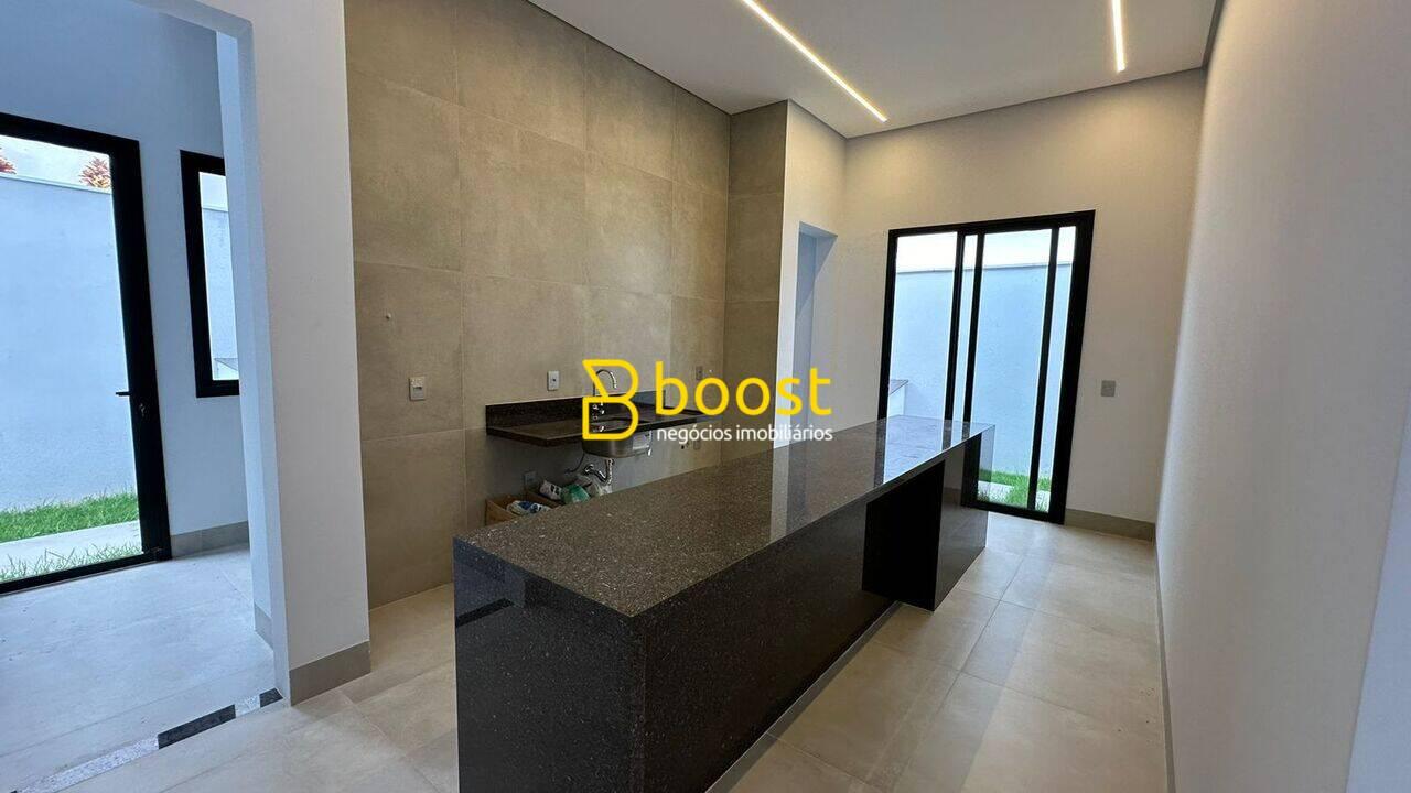 Casa com 4 dormitórios à venda, 270 m² por R$ 3.000.000,00 - Jardim Versailles - Uberlândia/MG, foto 4