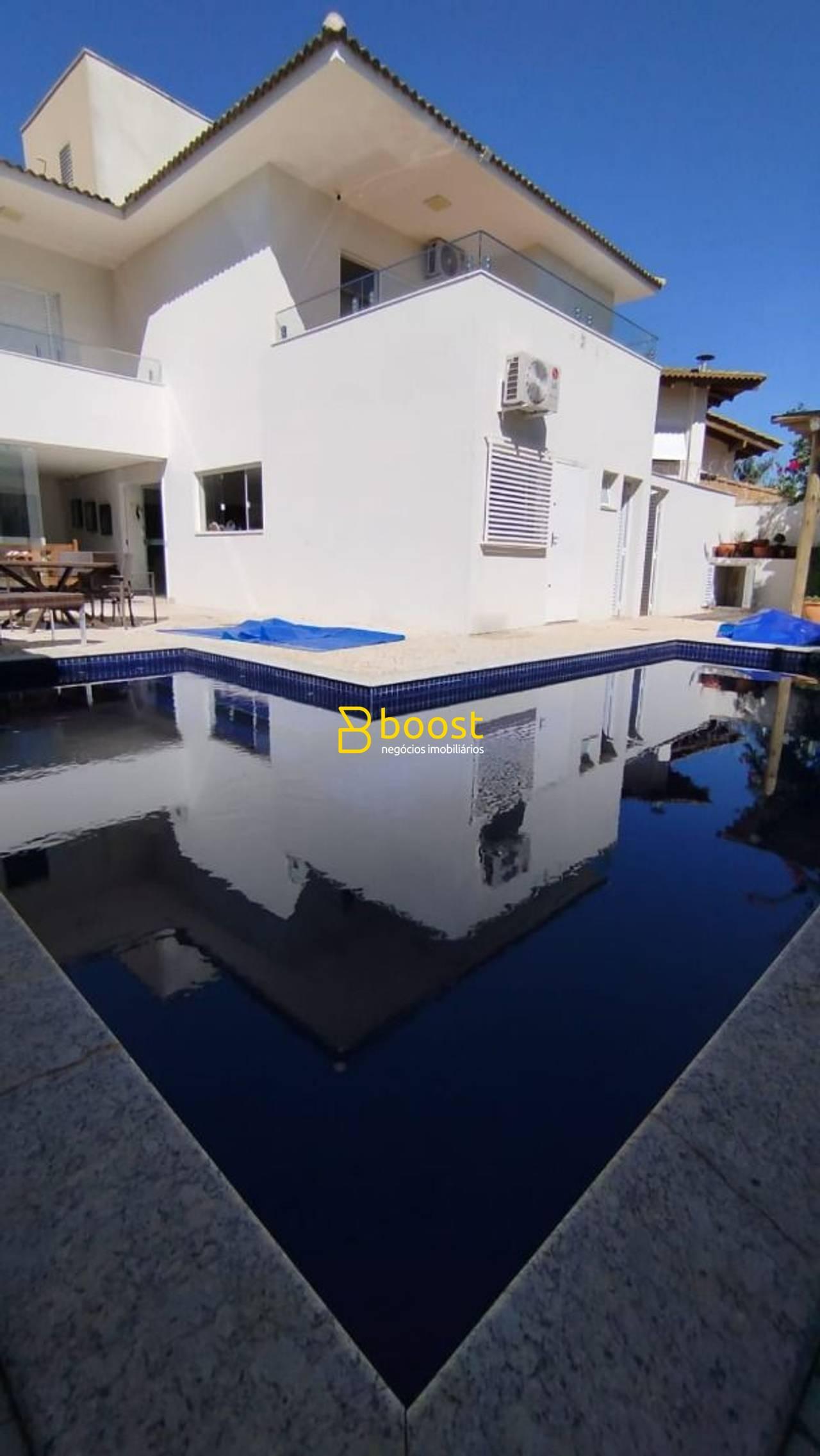 Casa com 3 quartos, 365 m², à venda por R$ 2.700.000 - Jardim Karaíba - Uberlândia/MG