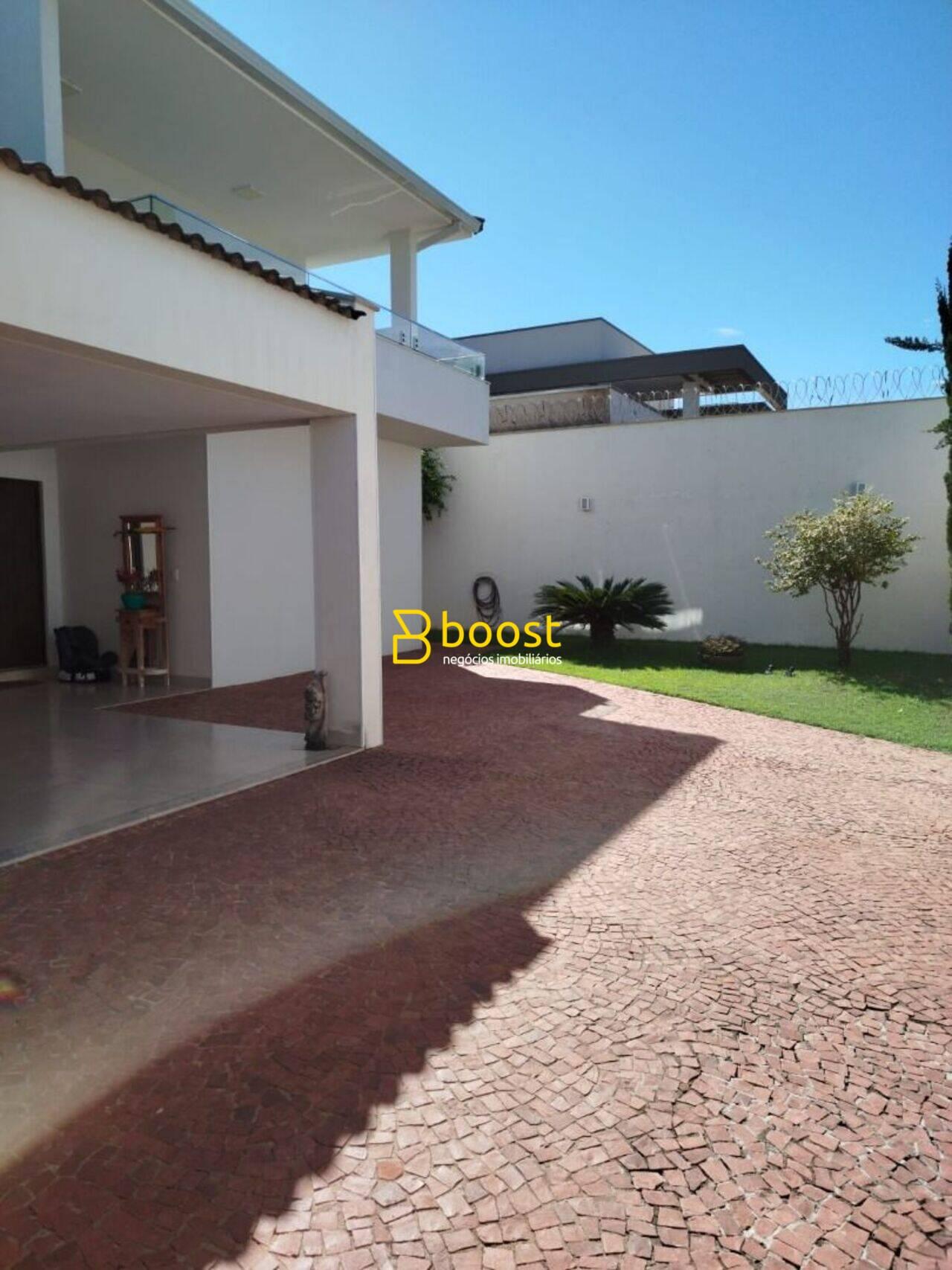 Casa com 3 quartos, 365 m², à venda por R$ 2.700.000 - Jardim Karaíba - Uberlândia/MG, foto 2
