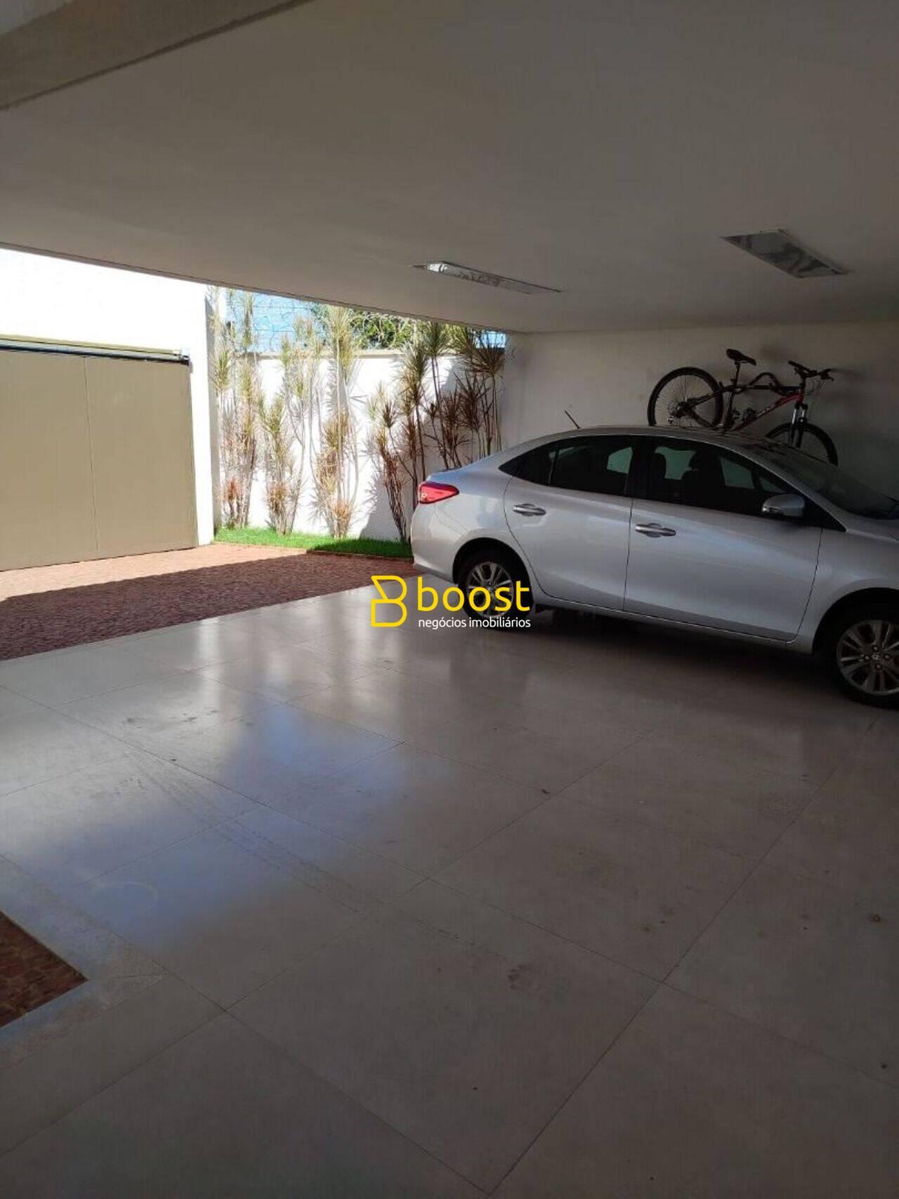 Casa com 3 quartos, 365 m², à venda por R$ 2.700.000 - Jardim Karaíba - Uberlândia/MG, foto 4