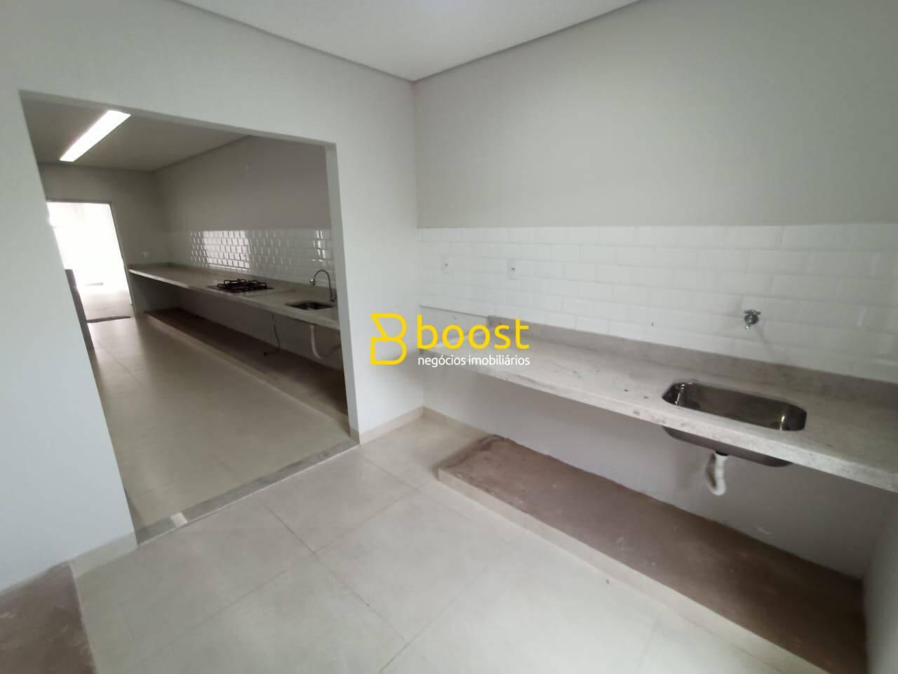 Casa com 3 quartos, 114 m², à venda por R$ 850.000 - Santa Mônica - Uberlândia/MG, foto 2