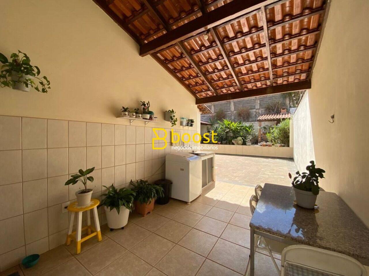 Casa com 3 dormitórios à venda, 242 m² por R$ 780.000,00 - Cidade Jardim - Uberlândia/MG, foto 3