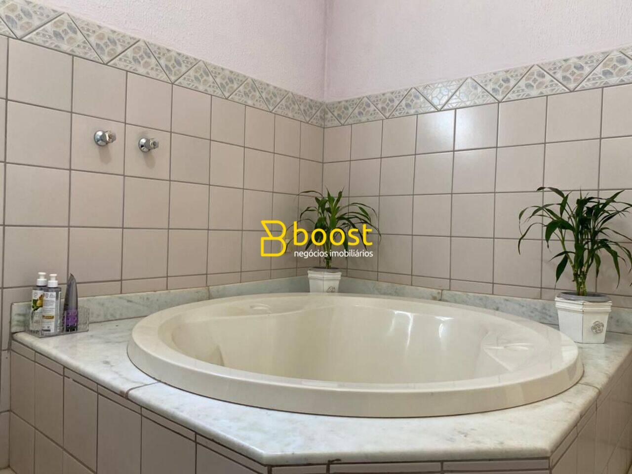 Casa com 3 dormitórios à venda, 242 m² por R$ 780.000,00 - Cidade Jardim - Uberlândia/MG, foto 4
