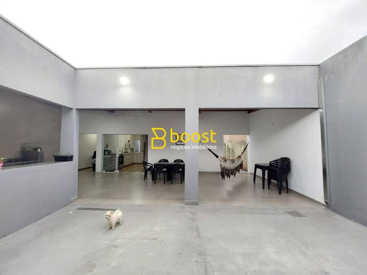 Casa com 3 dormitórios à venda, 220 m² por R$ 700.000 - Carajás - Uberlândia/MG, foto 2