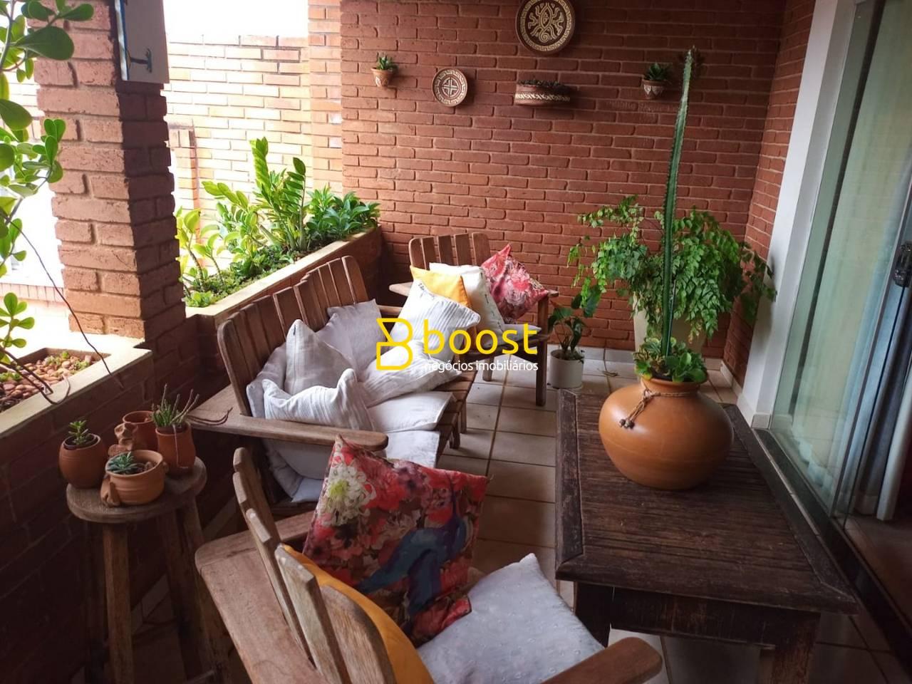 Casa com 3 quartos, 244 m², à venda por R$ 750.000 - Cazeca - Uberlândia/MG
