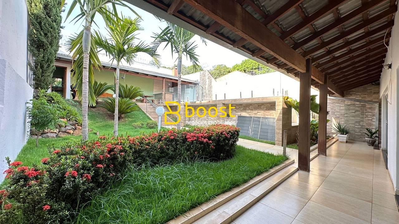Casa com 4 quartos, 300 m², à venda por R$ 1.350.000 - Cidade Jardim - Uberlândia/MG