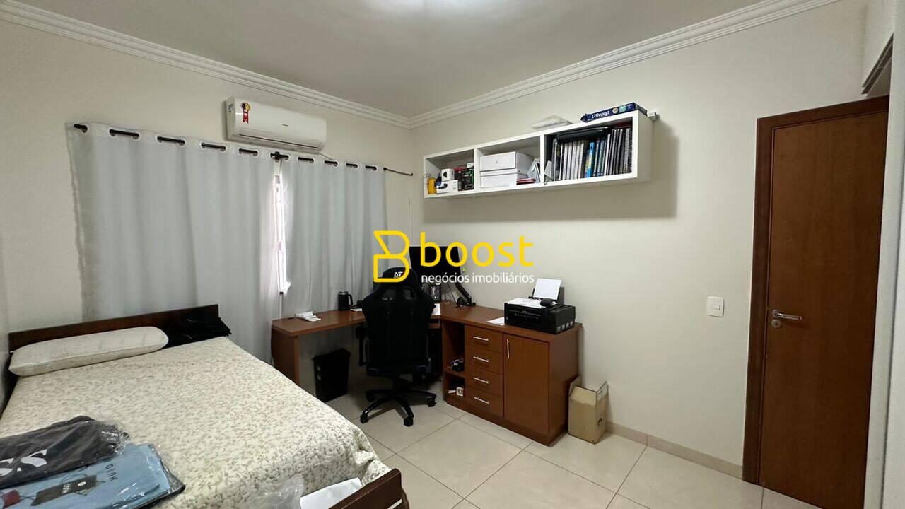 Casa com 4 quartos, 300 m², à venda por R$ 1.350.000 - Cidade Jardim - Uberlândia/MG, foto 2