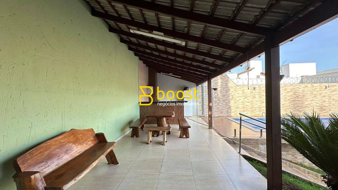 Casa com 4 quartos, 300 m², à venda por R$ 1.350.000 - Cidade Jardim - Uberlândia/MG, foto 3