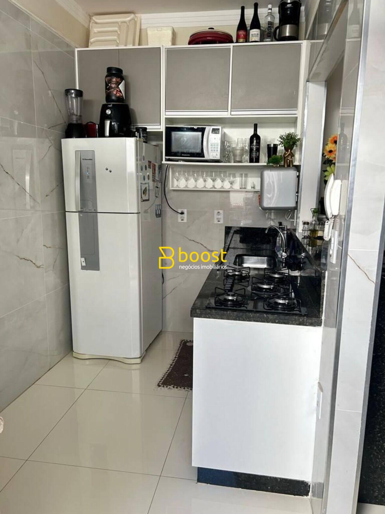 Casa com 2 dormitórios à venda, 110 m² por R$ 315.000,00 - Santo Inácio - Uberlândia/MG, foto 2