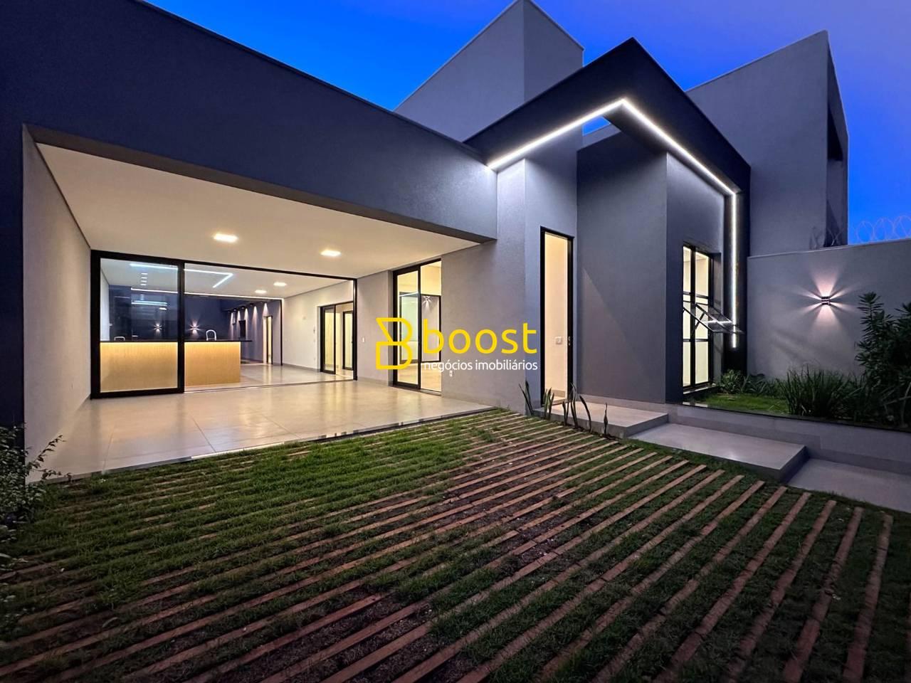 Casa alto padrão com 3 dormitórios à venda, 180 m² por R$ 990.000 - Novo Mundo - Uberlândia/MG