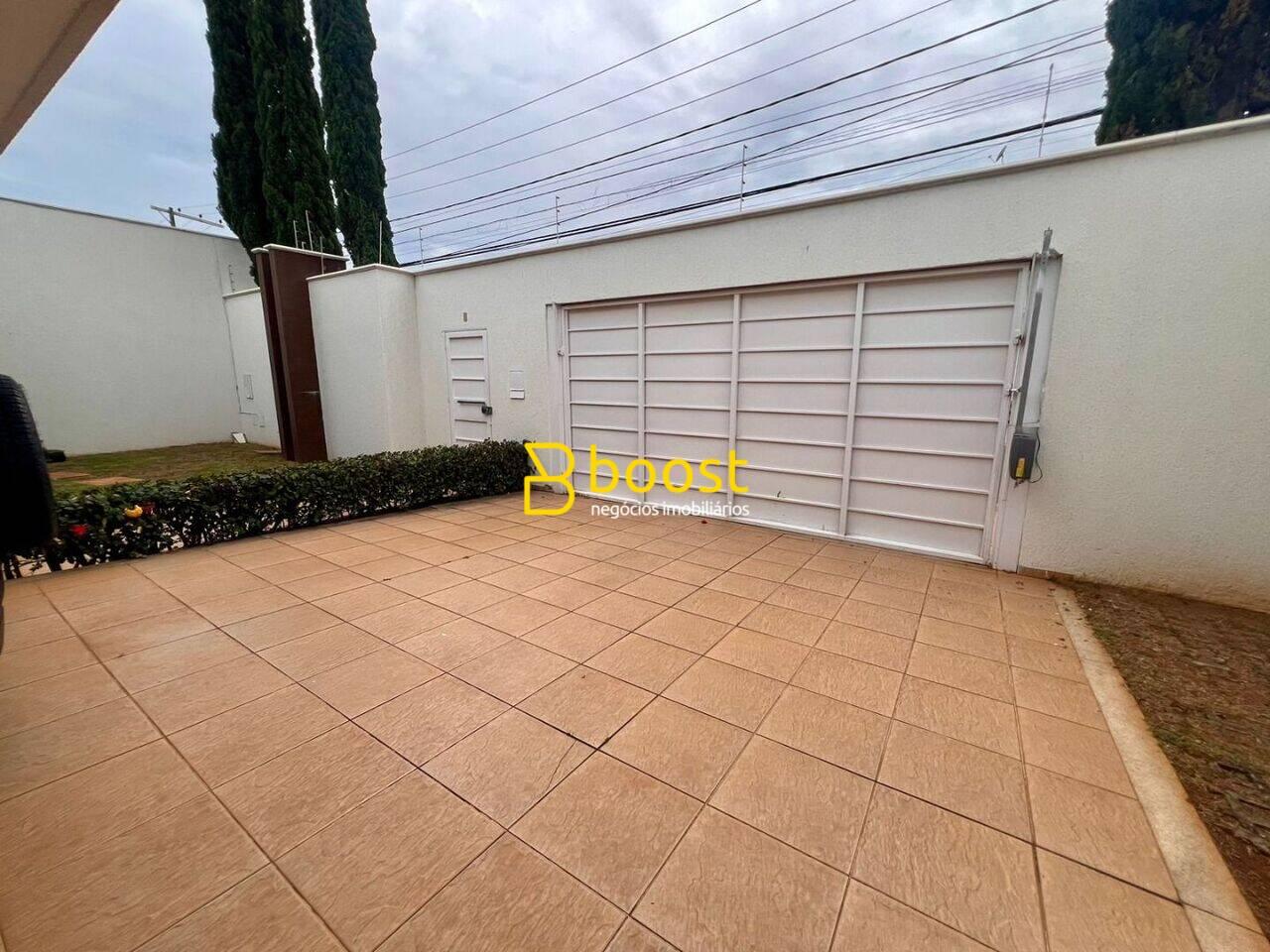 Casa com 4 dormitórios à venda, 231 m² por R$ 1.750.000 - Jardim Karaíba - Uberlândia/MG, foto 2