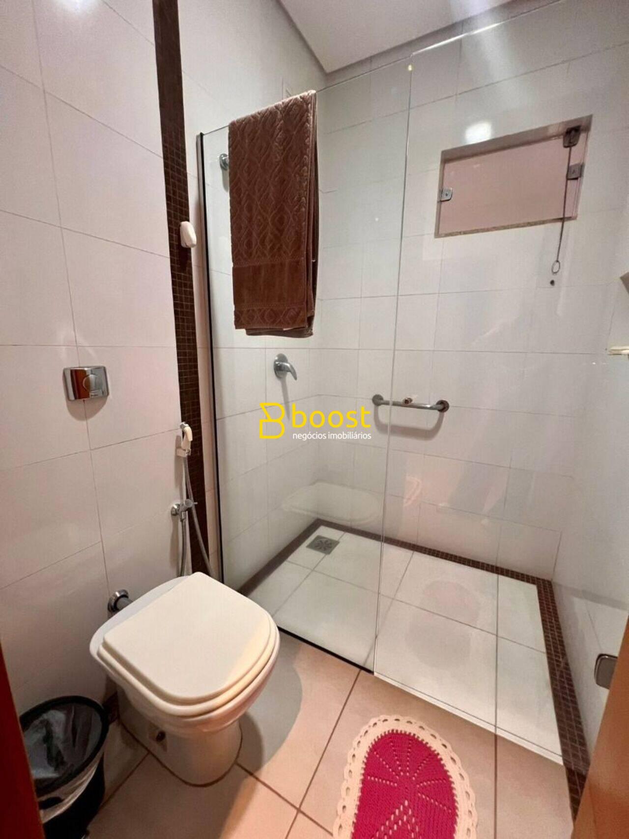 Casa com 4 dormitórios à venda, 231 m² por R$ 1.750.000 - Jardim Karaíba - Uberlândia/MG, foto 4