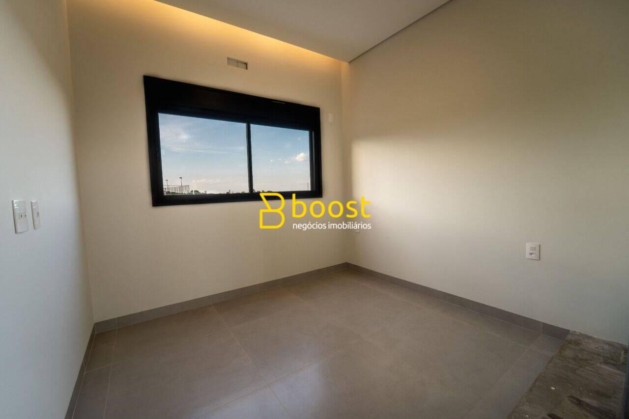 Casa com 4 quartos, 222 m², à venda por R$ 1.800.000 - Condomínio Terras Alpha - Uberlândia/MG, foto 3
