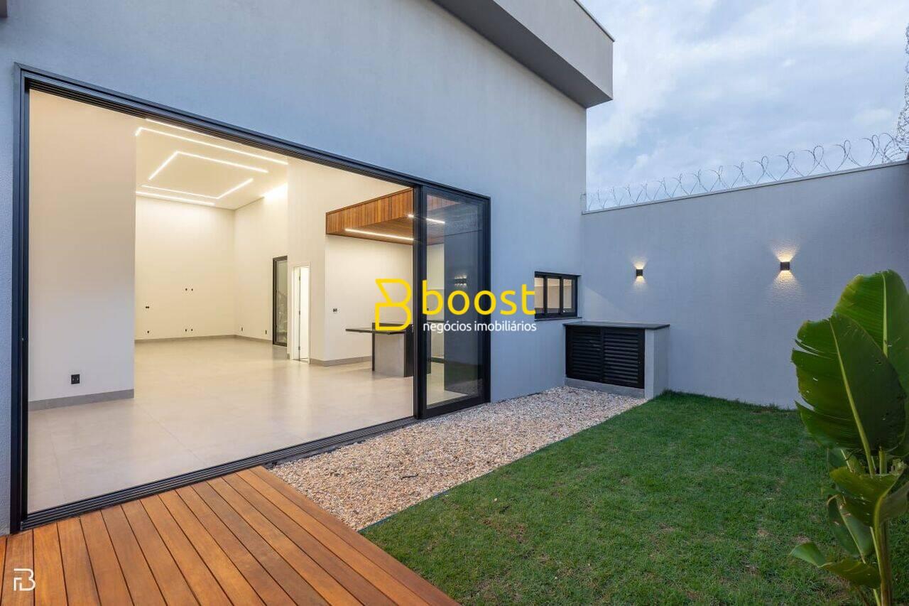 Casa com 3 dormitórios à venda, 183 m² por R$ 1.100.000,00 - Vida Nova - Uberlândia/MG, foto 2