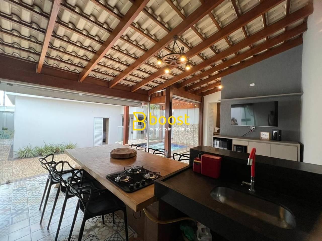 Casa com 3 dormitórios à venda, 200 m² por R$ 920.000 - Laranjeiras - Uberlândia/MG