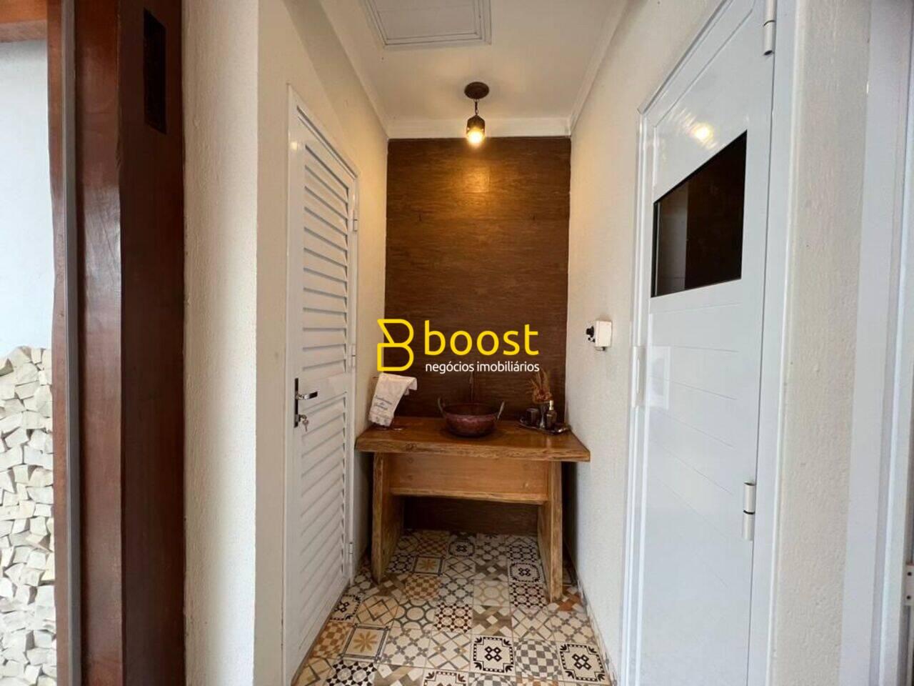 Casa com 3 dormitórios à venda, 200 m² por R$ 920.000 - Laranjeiras - Uberlândia/MG, foto 2