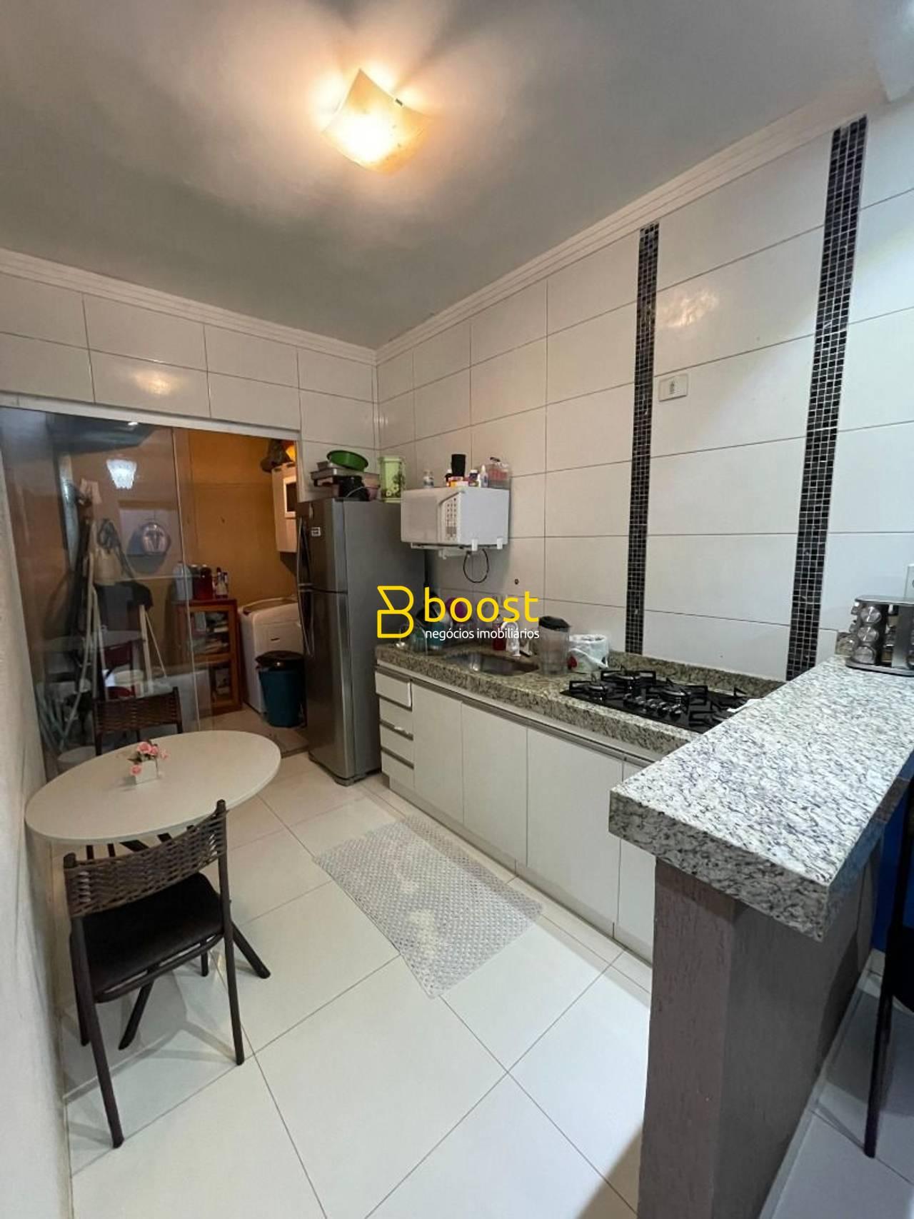 Casa com 2 dormitórios à venda, 47 m² por R$ 310.000 - Novo Mundo - Uberlândia/MG