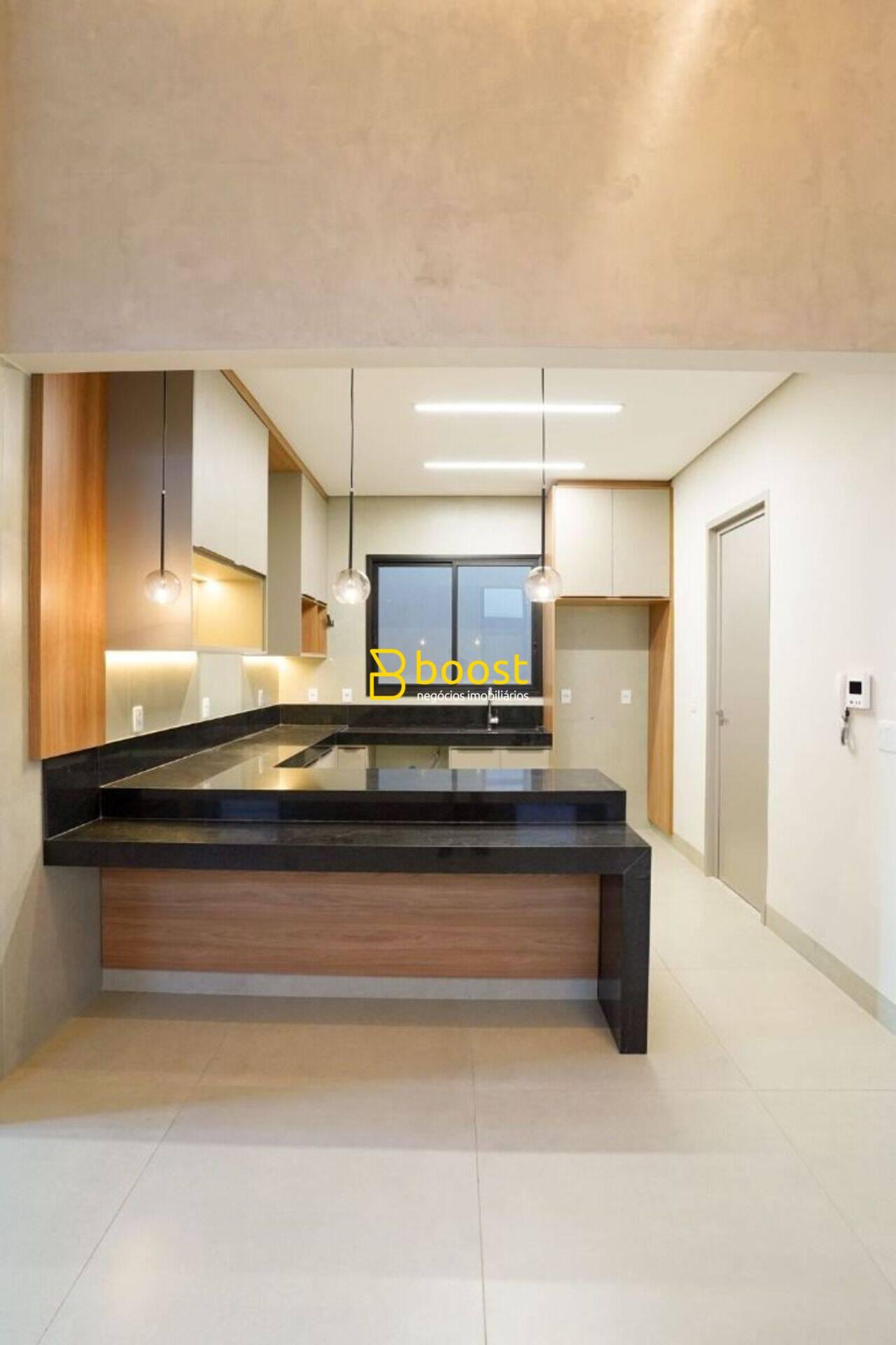 Casa com 3 dormitórios à venda, 210 m² por R$ 2.100.000 - Varanda Sul - Uberlândia/MG, foto 2