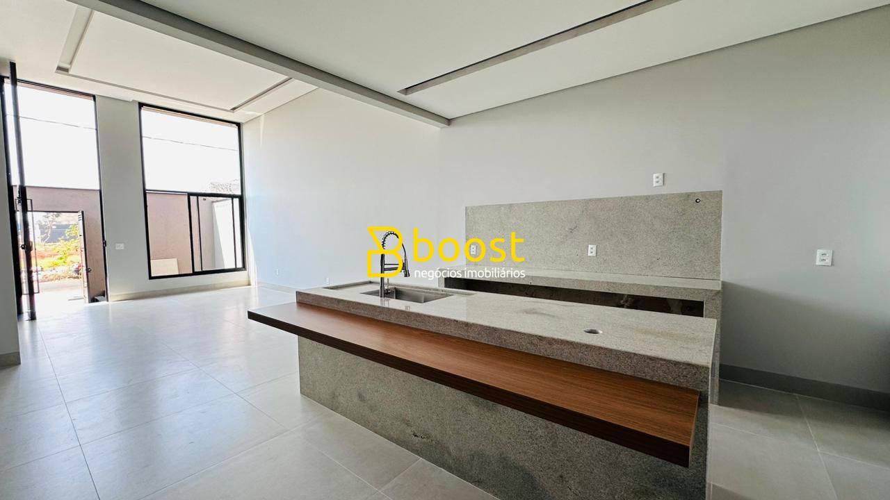 Casa com 3 dormitórios à venda, 175 m² por R$ 945.000,00 - Novo Mundo - Uberlândia/MG