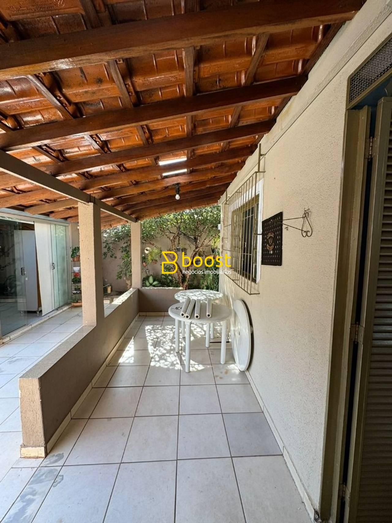 Casa com 3 dormitórios à venda, 121 m² por R$ 500.000 - Presidente Roosevelt - Uberlândia/MG