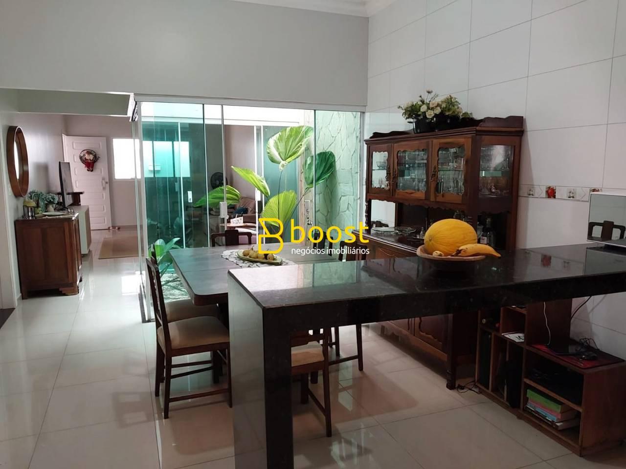 Casa com 3 dormitórios à venda, 258 m² por R$ 800.000 - Jardim Inconfidência - Uberlândia/MG