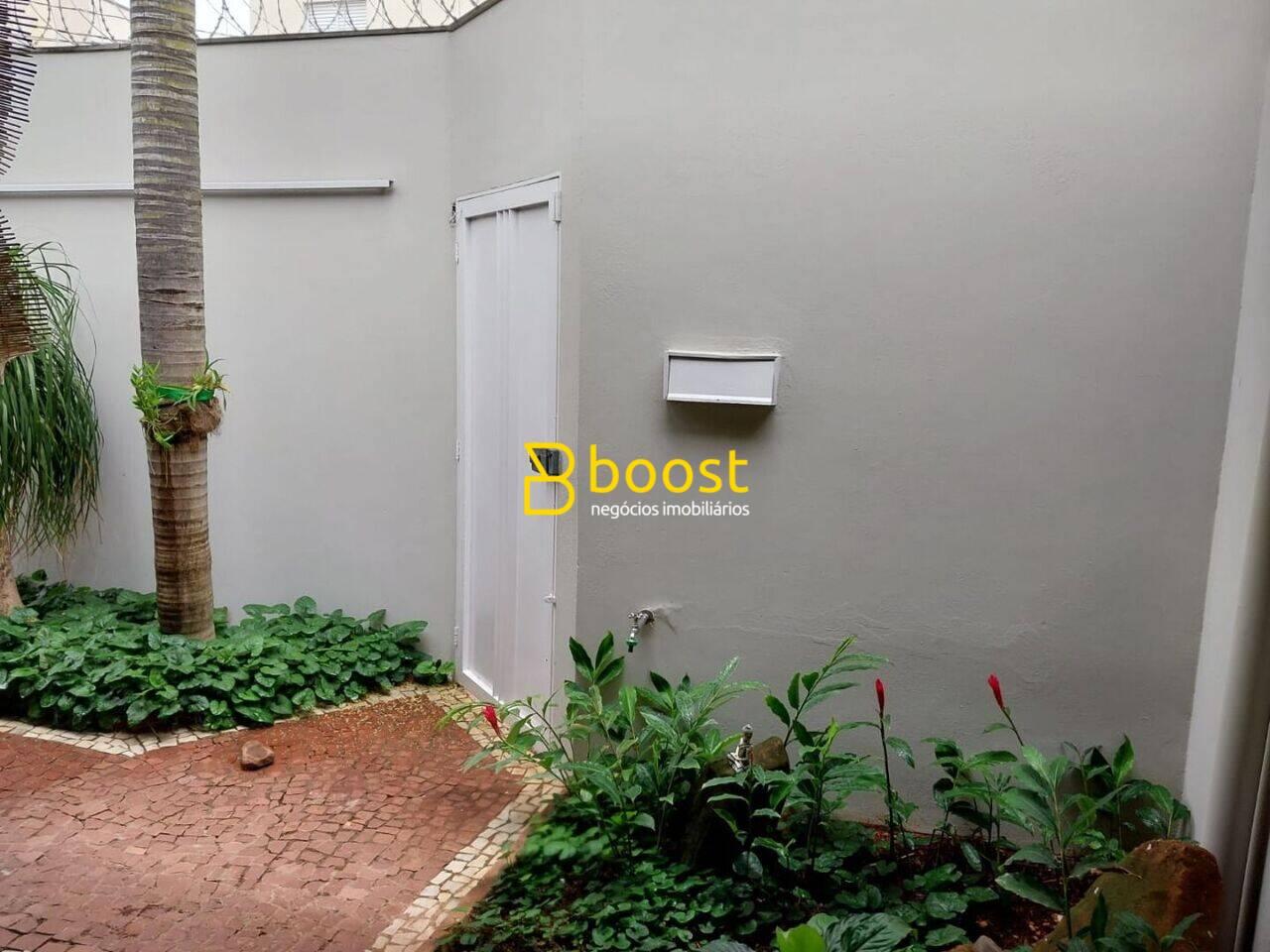 Casa com 3 dormitórios à venda, 258 m² por R$ 800.000 - Jardim Inconfidência - Uberlândia/MG, foto 2