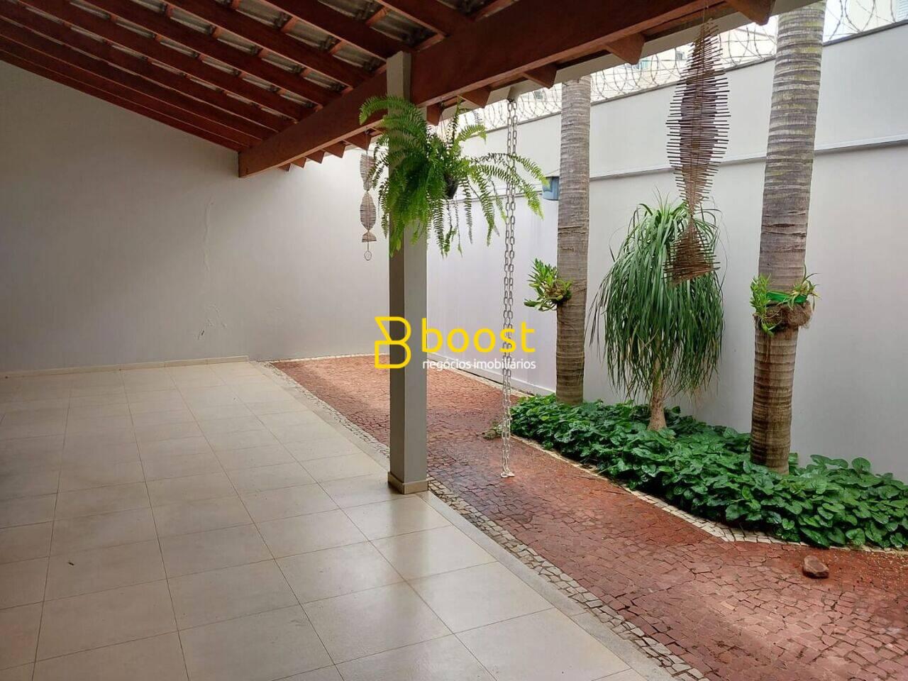 Casa com 3 dormitórios à venda, 258 m² por R$ 800.000 - Jardim Inconfidência - Uberlândia/MG, foto 4