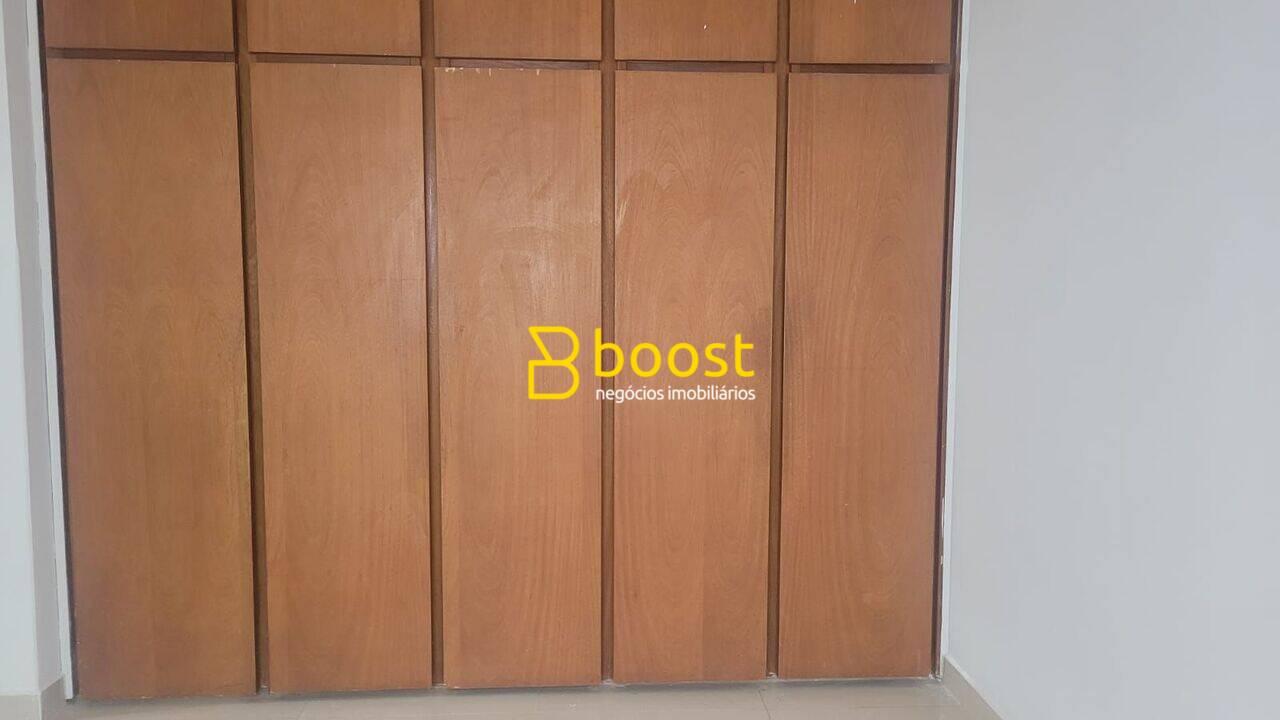 Casa com 4 dormitórios à venda, 200 m² por R$ 900.000 - Santa Mônica - Uberlândia/MG, foto 3