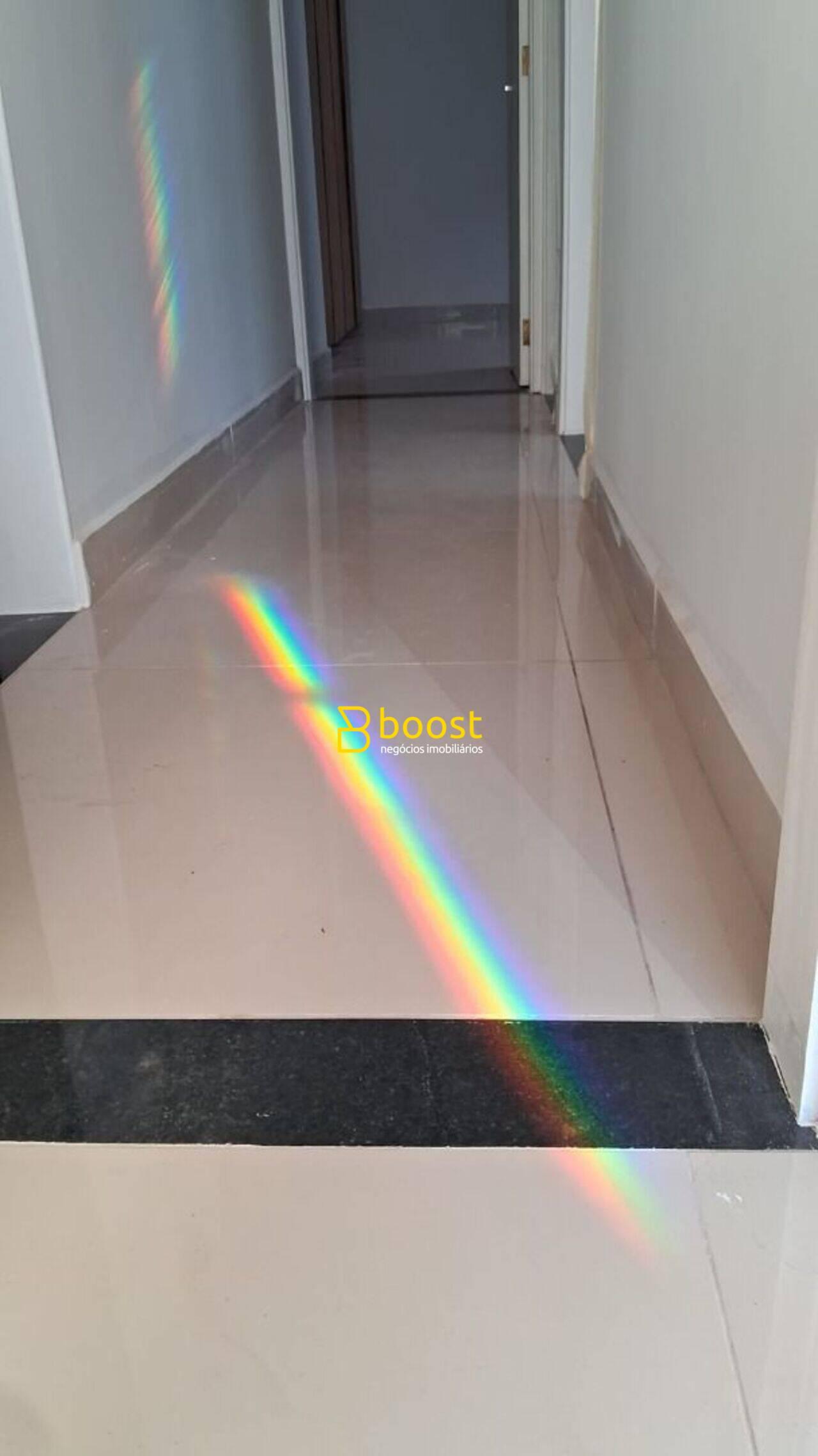 Casa com 4 dormitórios à venda, 200 m² por R$ 900.000 - Santa Mônica - Uberlândia/MG, foto 4